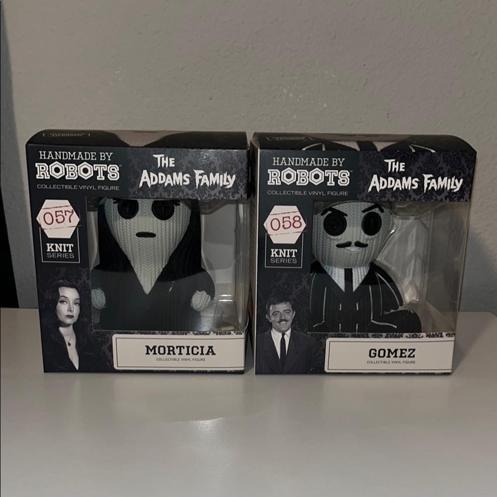 The Addams Family Morticia and Gomez Vinyl Figures